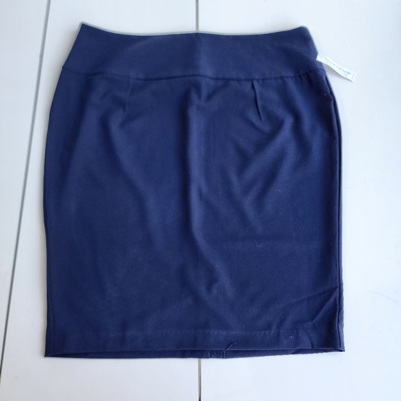 NWT Venus Navy Blue Satin Back Zip Straight Skirt Women’s Size 16 - Picture 1 of 9